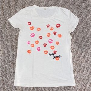 Graphic ‘lip’ Tee